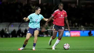 Report and free match highlights as London City Lionesses beat Man Utd 2-1; Alexia Putellas made her debut for the club but Julia Zigiotti’s own goal opened the scoring; Danielle van de Donk’s flick then sealed all three points; Simi Awujo scored consolation goal for United